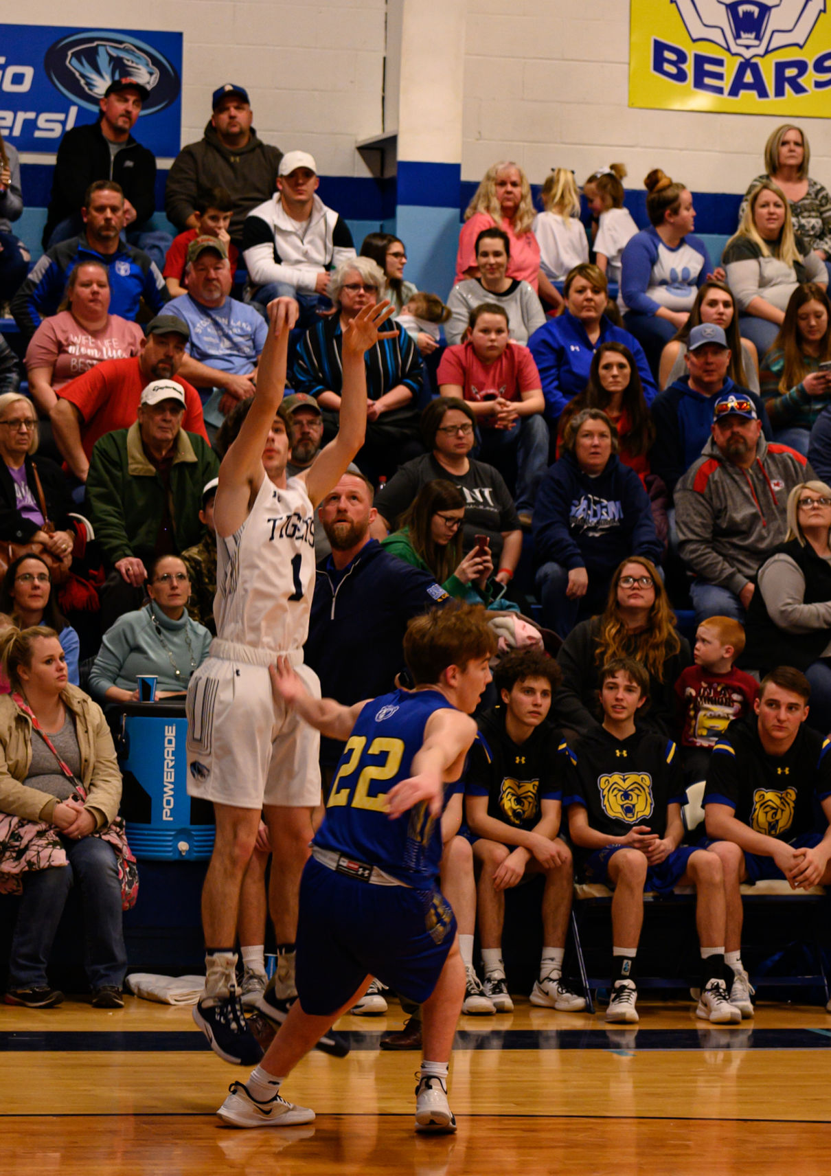 BoysBasketballvsAva(106of154)-Copy.jpg